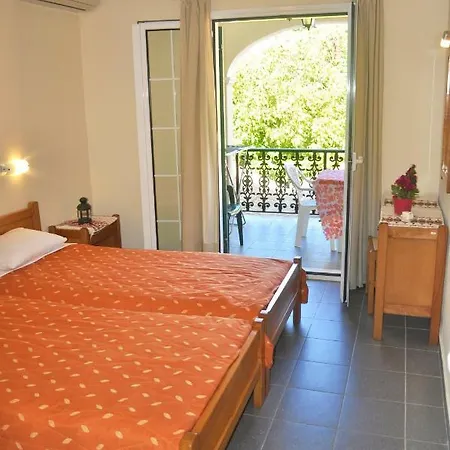 Yannis On The Of Agios Gordios In Corfu Апартаменты *